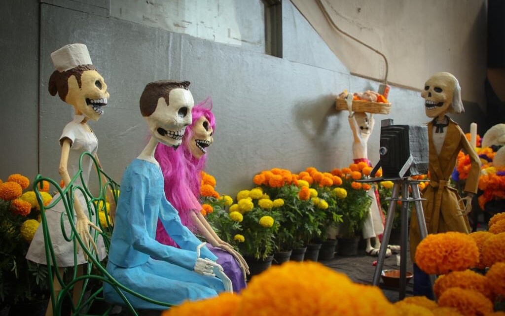 Día de los Muertos, sin bebidas en panteones, mercados y plazas públicas