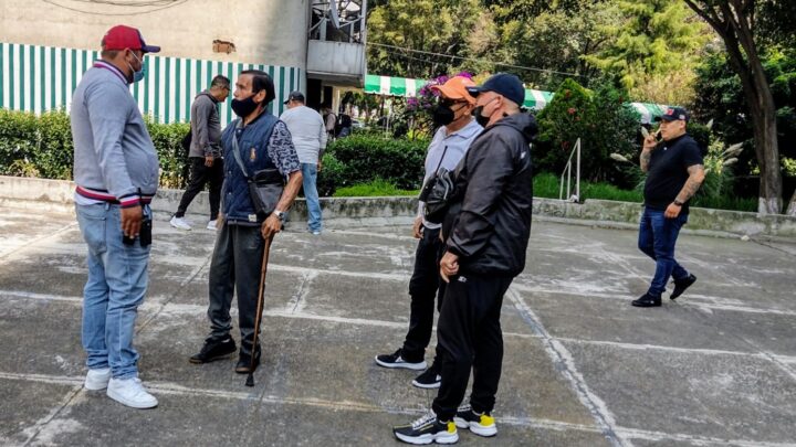 Rompe golpeadores de Vía Pública evento cultural musical, en Tlatelolco