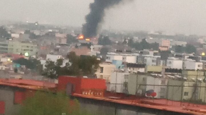 Apoya Alcaldía Cuauhtemoc incendio bodega de tenis en el corazón de Tepito 