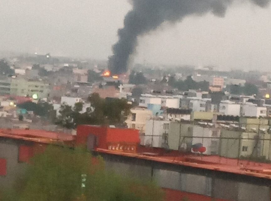 Apoya Alcaldía Cuauhtemoc incendio bodega de tenis en el corazón de Tepito 