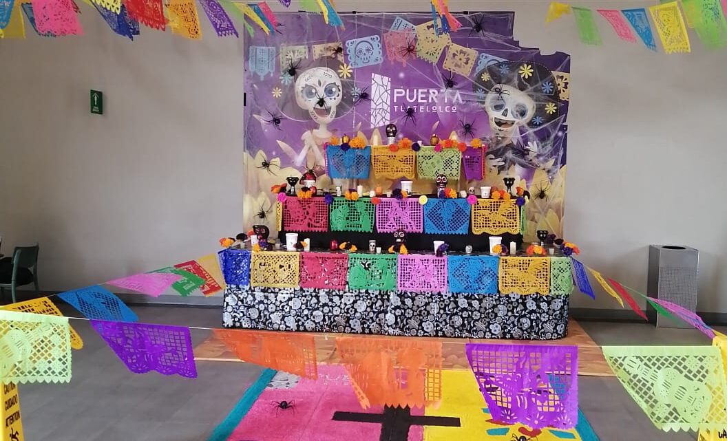 Ofrenda de Día de Muertos, en Centro Comercial “Puerta Tlatelolco”