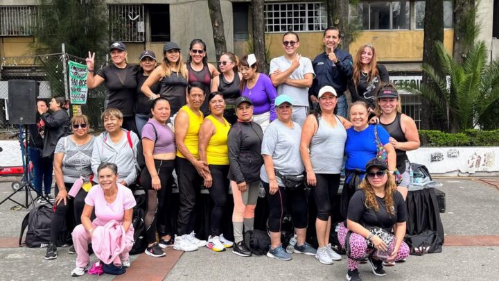 Ritmo, salud y alegría: la Zumba toma Tlatelolco