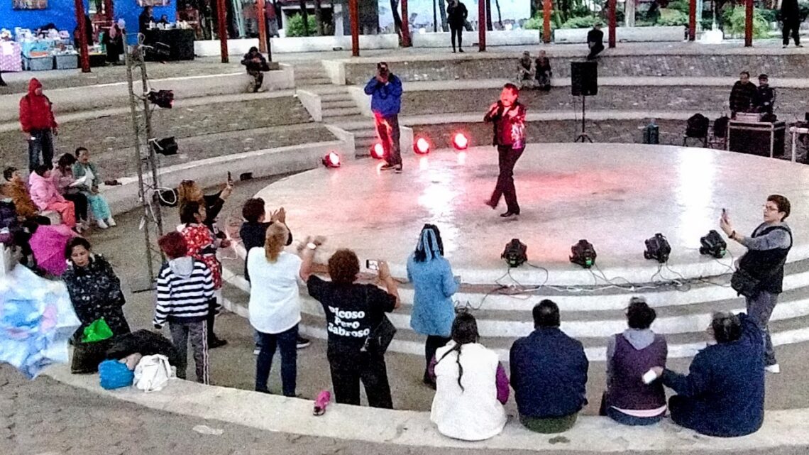 Una tarde con el Divo: homenaje bajo la lluvia