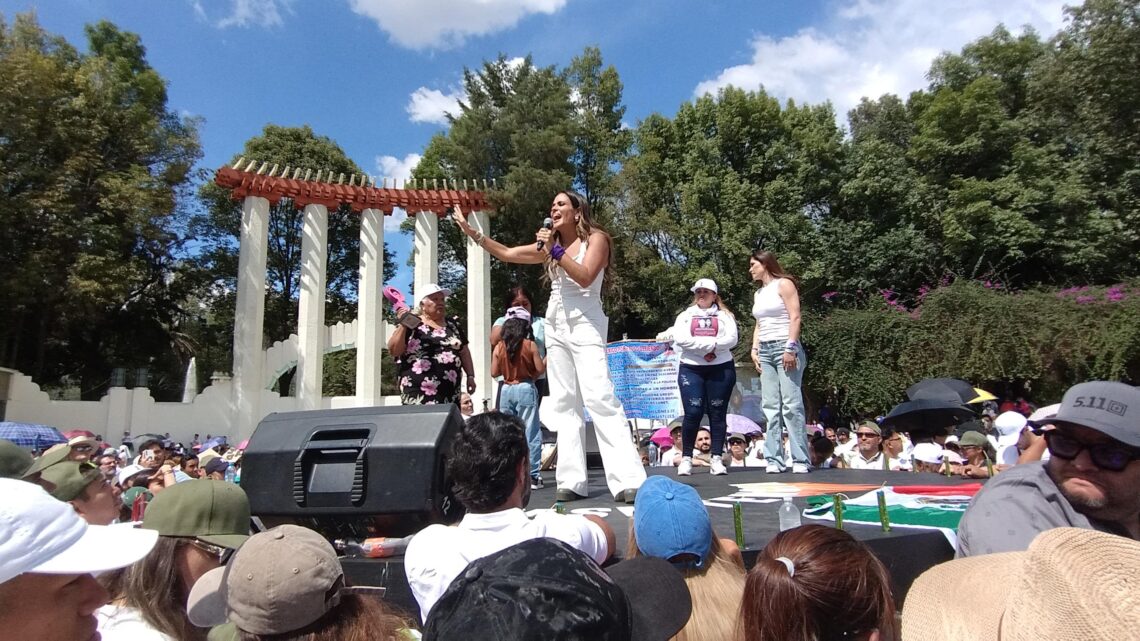 15 mil mexicanos gritaron: ¡Aquí nadie se rinde!