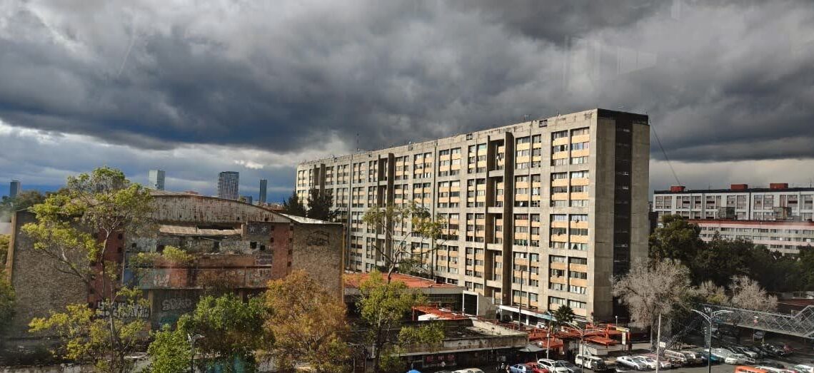 Tlatelolco es un embudo: 25 mil personas lo cruzan a diario