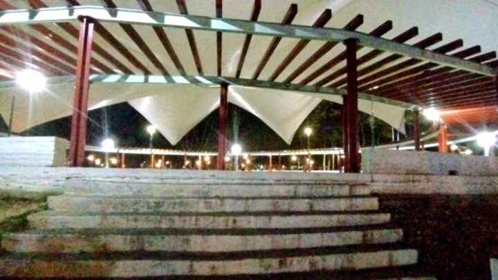 La sombra que regresa al Ágora