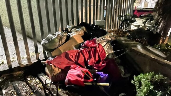 Solicitan tlatelolcas atención urgente para persona en situación de calle afuera de la Clínica 27 del IMSS