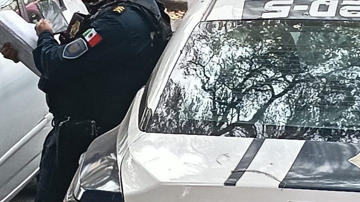 Denuncian uso irregular de patrulla, en la Tercera Sección de Tlatelolco