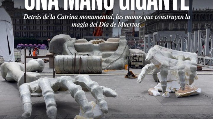 Una mano gigante que parece querer tocar el cielo 